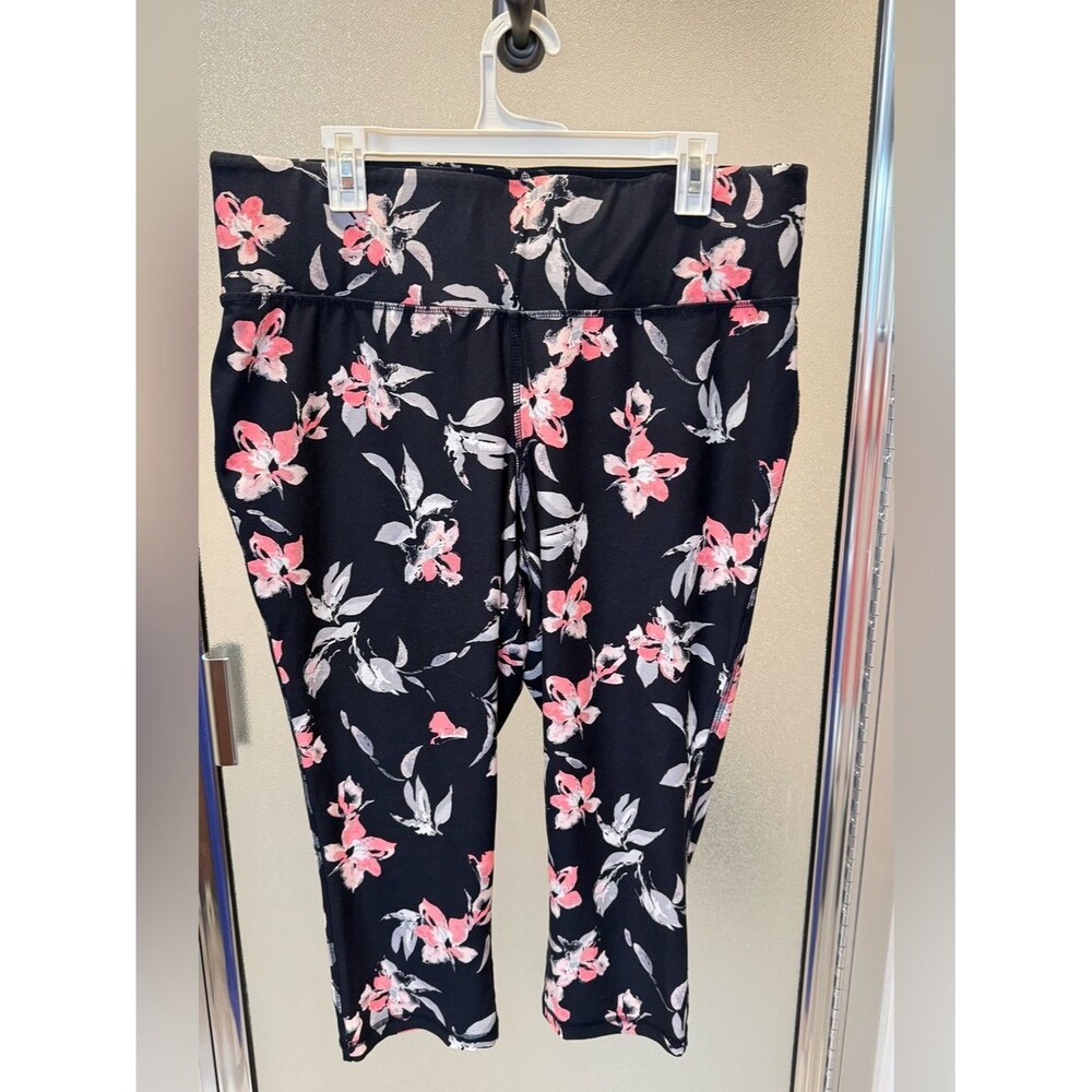 LIVI 18/20 Beautiful floral Athletic Capri leggings